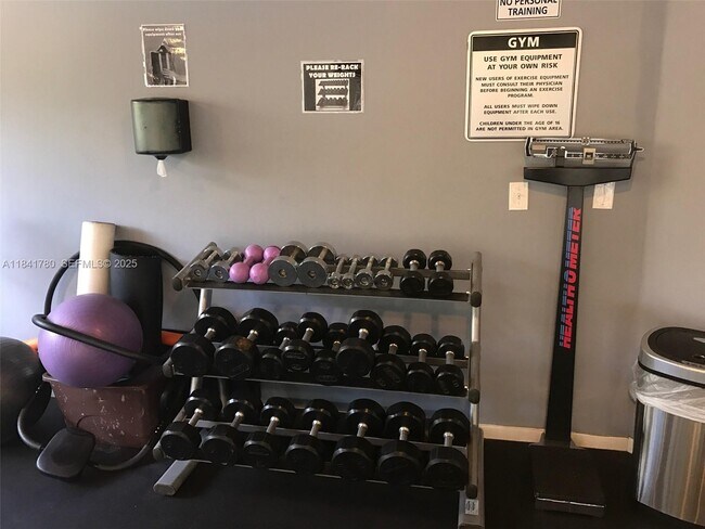 Building Photo - 1688 West Ave