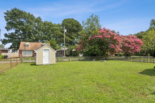 Building Photo - Updated ranch in Portsmouth!