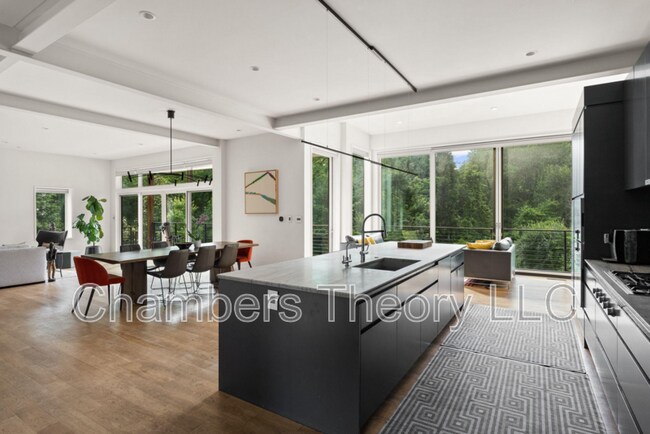 Building Photo - 3820 Argyle Terrace NW