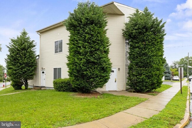 Primary Photo - 7 E Mill Rd