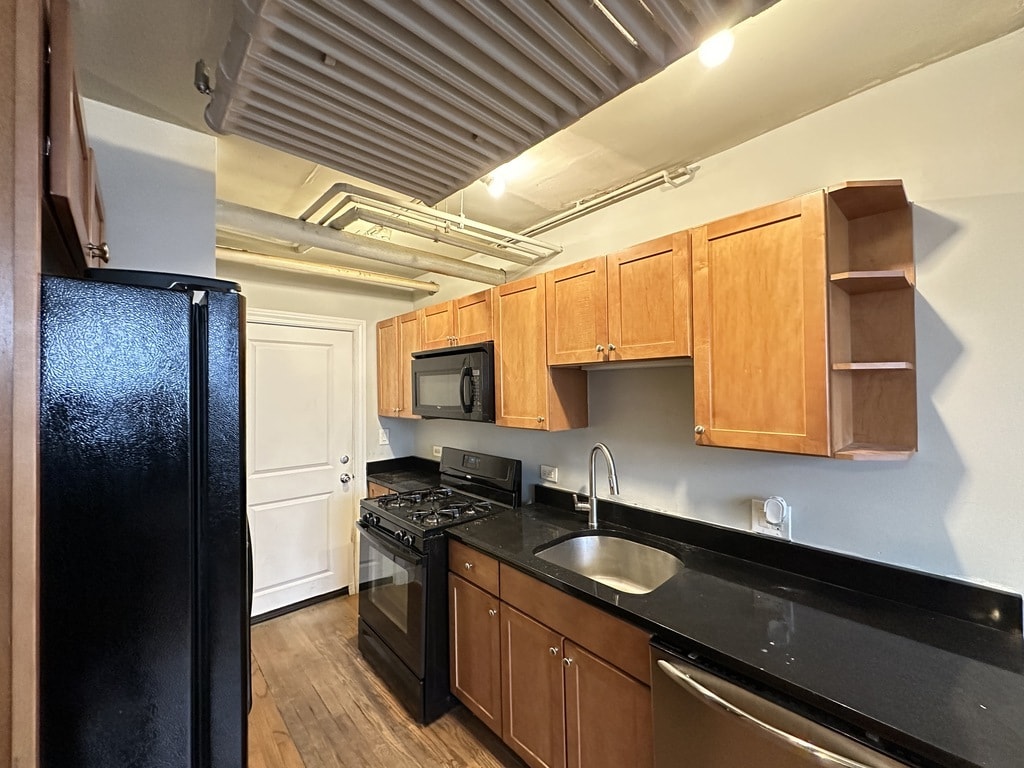 Building Photo - 728 W Addison St