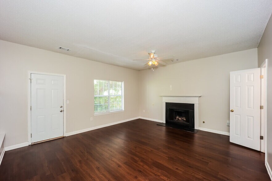 Building Photo - 3704 Lower Creek Dr