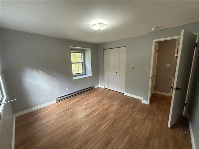 Building Photo - Three Bedroom House for Rent with Large Yard