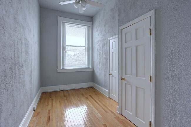 Building Photo - 2BD/1BA Spacious, Fabulous Fells Point Apartment