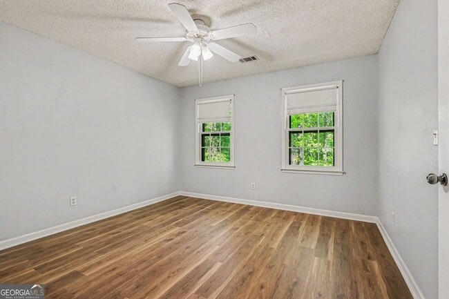 Building Photo - 1527 Ridgewood Dr SW
