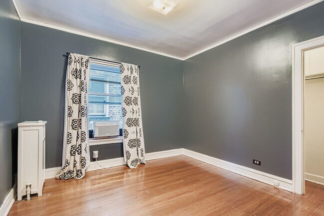 Building Photo - 6712 N Maplewood Ave