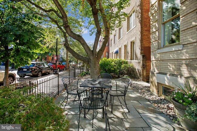 Building Photo - 1740 18th St NW