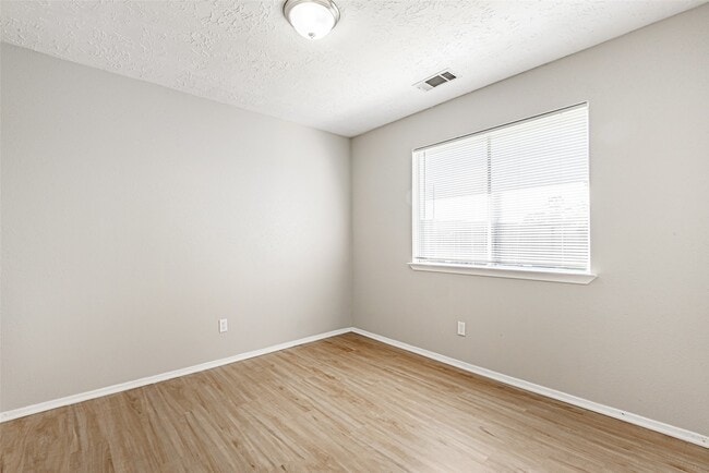 Building Photo - 2519 Ironclad Dr