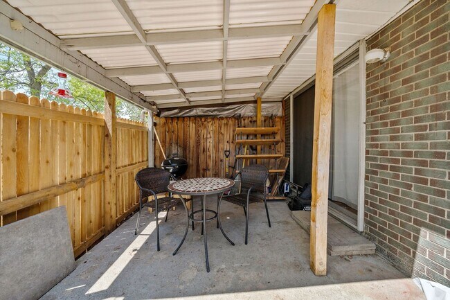 Building Photo - Recently Updated 2BA, 1.5BA Condo with Fen...