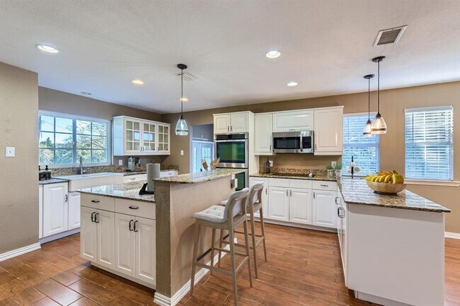 Building Photo - 13003 S Madrone Trail