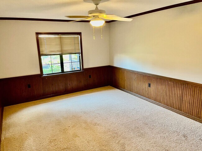 Building Photo - Luxurious Rustic 3300sqft  4BR/3.5BA/Oversized 2 Car Garage on 1.5 Acres!