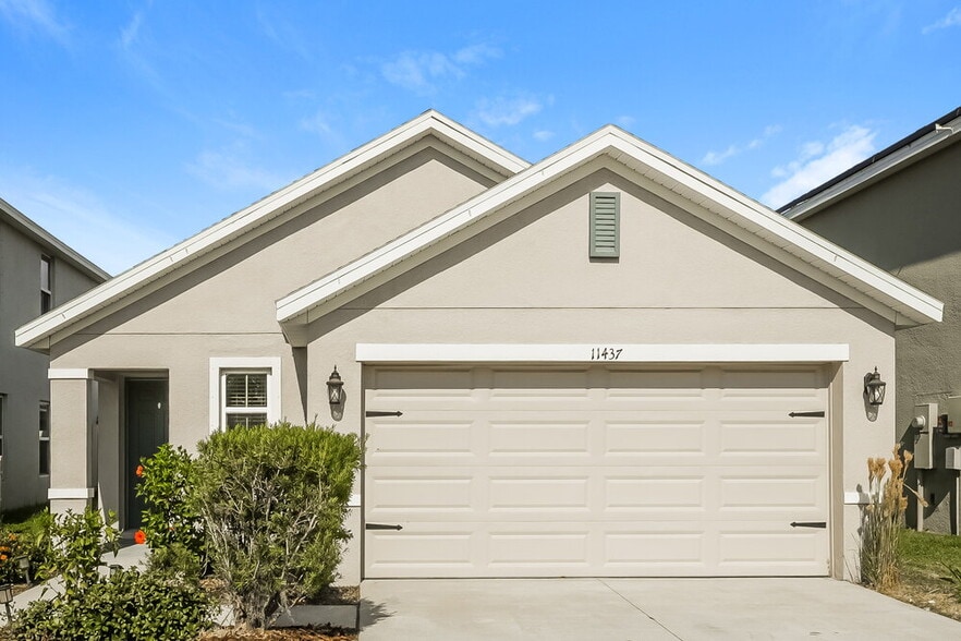 Primary Photo - 11437 Stone Pine St