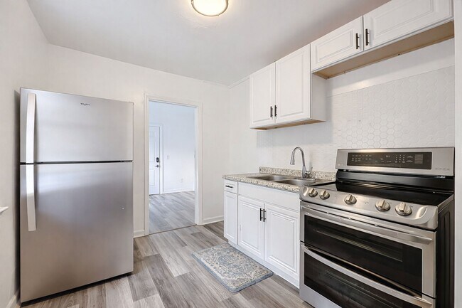 Building Photo - 842 W 31st St