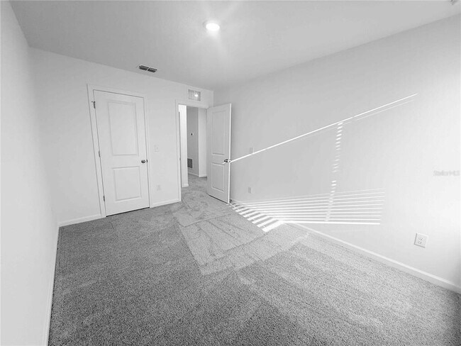 Building Photo - 6158 Daerr Rdg St