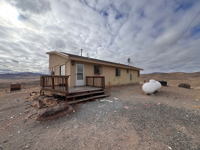 Building Photo - 3 Bedroom 2 Bath Silver Springs Home on 13...