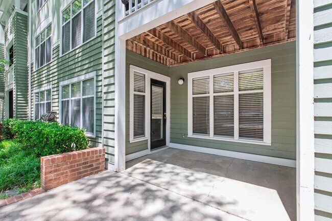 Building Photo - 1010 Nicholwood Dr
