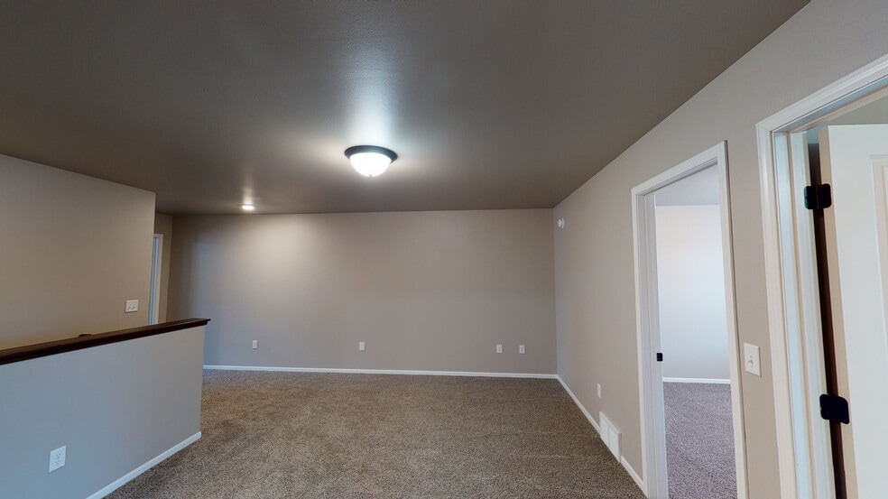 Building Photo - 407 26th Ave W