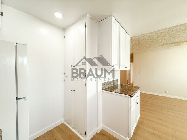 Building Photo - 13129 Oxnard St