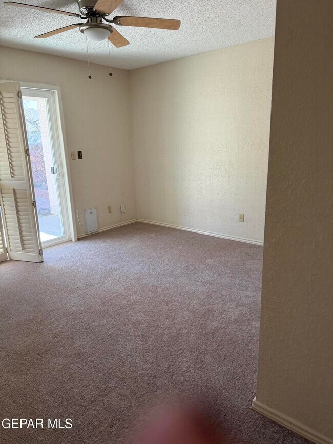 Building Photo - 320 Thunderbird Dr