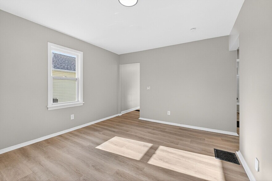 Building Photo - 1437 E 19th Ave