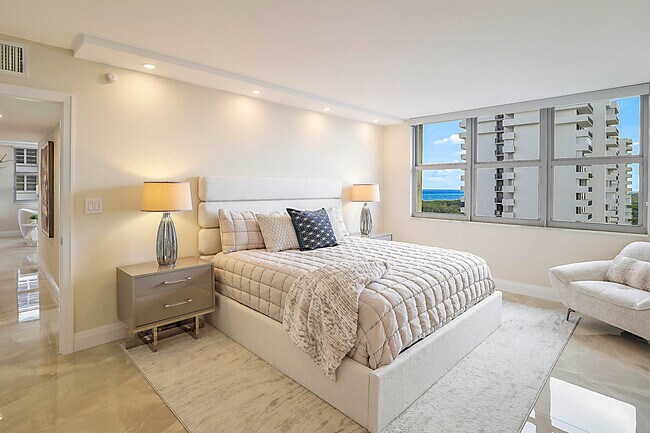 Building Photo - 2121 N Ocean Blvd