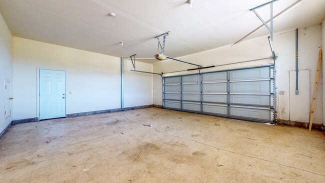 Building Photo - Beautiful 4 bedroom 3.5 bath Home with 2 c...