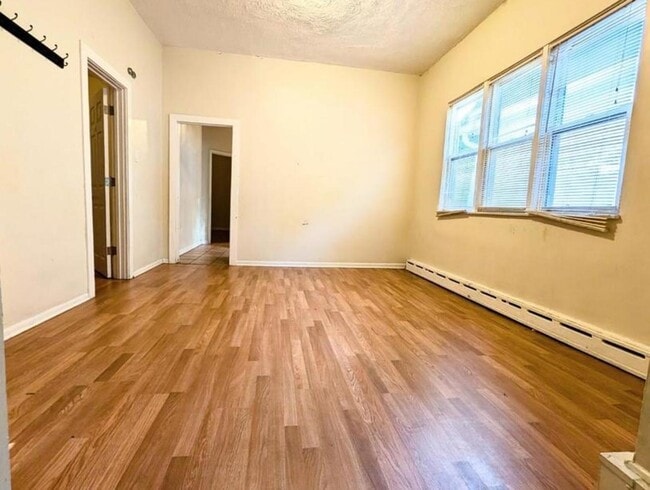 Building Photo - 8125 S Escanaba Ave