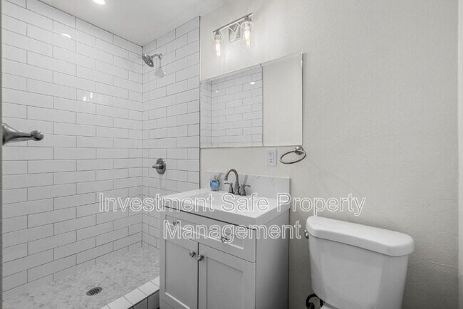 Building Photo - 1809 Devon Pl