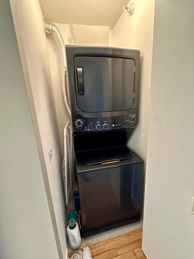 Building Photo - 545 N Dearborn St