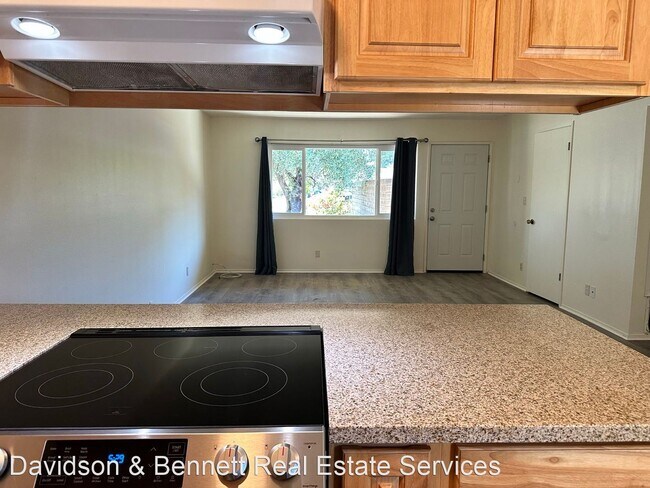 Building Photo - 2 br, 1 bath House - 3985 Dunhill