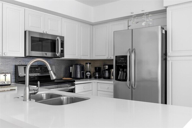 Building Photo - 19901 E Country Club Dr