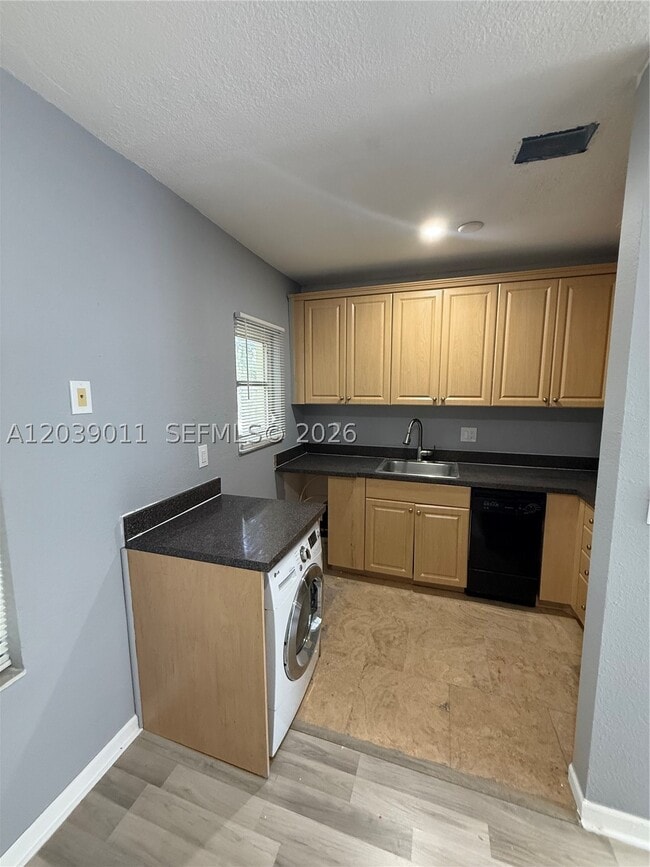 Building Photo - 426 NE 77th Street Rd