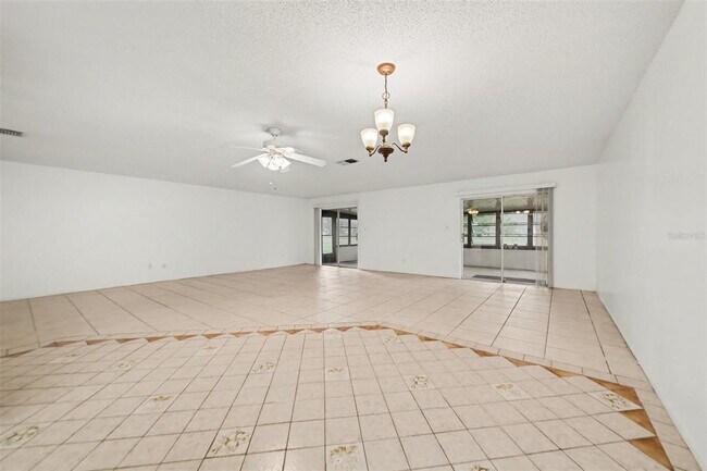 Building Photo - 5033 Loyola Ln