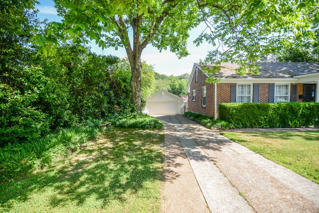 Building Photo - 3590 Shirlwood Ave