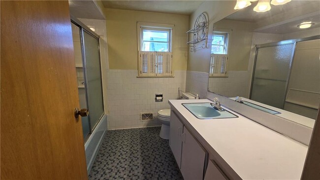 Building Photo - 7 Eliza St