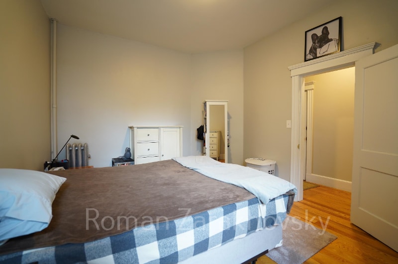 Building Photo - 56 Gardner St