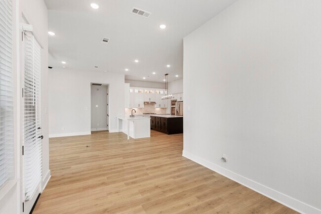 Building Photo - 415 N Hillary Step Pl