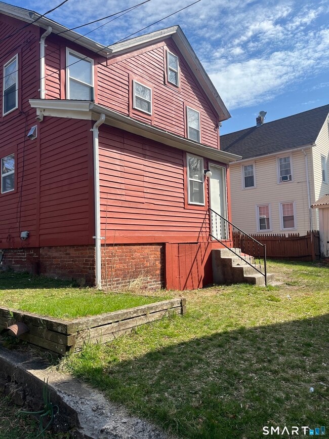 Building Photo - 52 Pearl St