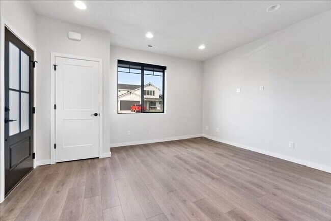 Building Photo - Single-Level Serenity: Your 3 Bedroom, 2 Bath Dream Home Awaits