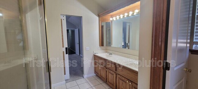 Building Photo - 2816 SE 95th St
