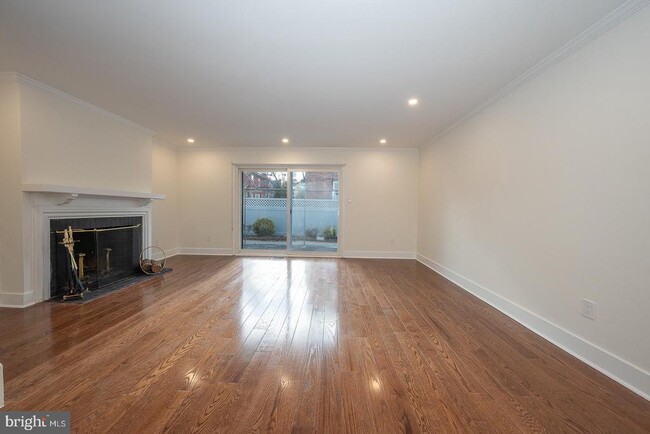 Building Photo - 15 Llanfair Rd