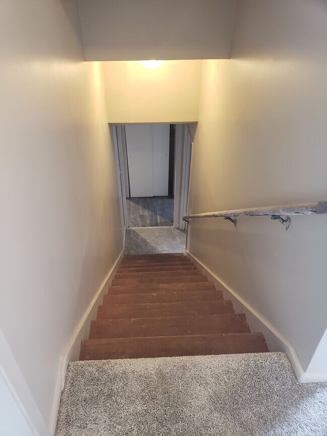 Building Photo - Charming Four Bedroom Home Located Near Cornwall Park.