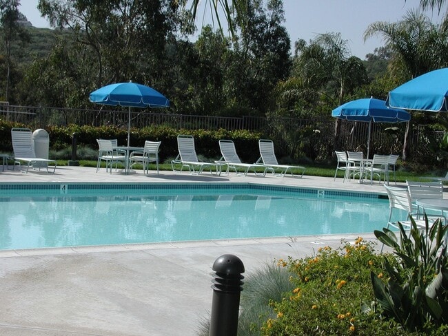Building Photo - Wonderful 2 bedroom, 2 Bath Condo!  Single...