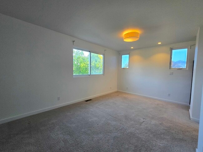 Building Photo - 131 Hazel Ave