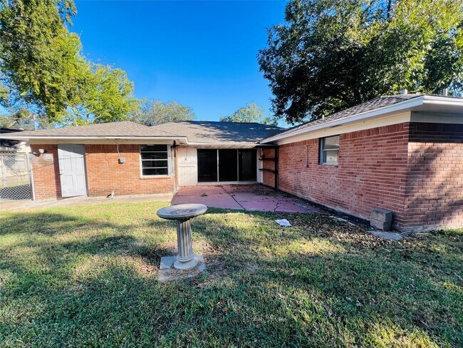 Building Photo - 5511 Willowbend Blvd