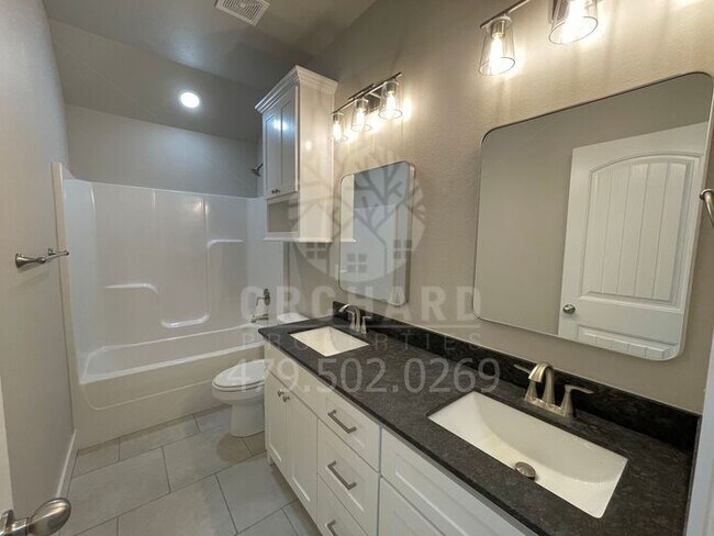 Building Photo - Bella Vista- Single-Family Home- Sought After Creekwood Plan