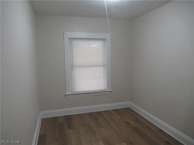 Building Photo - 1520 Ridgewood Ave