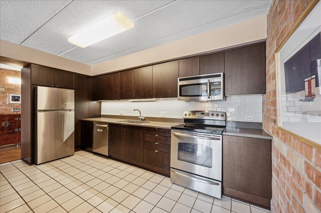 Building Photo - 630 Vernon Ave