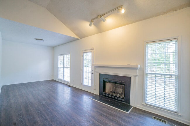 Building Photo - 2204 Quail View Trail