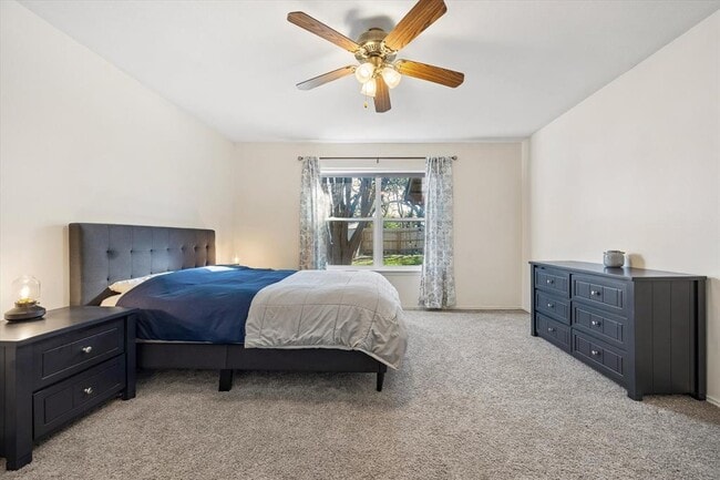 Building Photo - 2011 Harvest Moon Dr